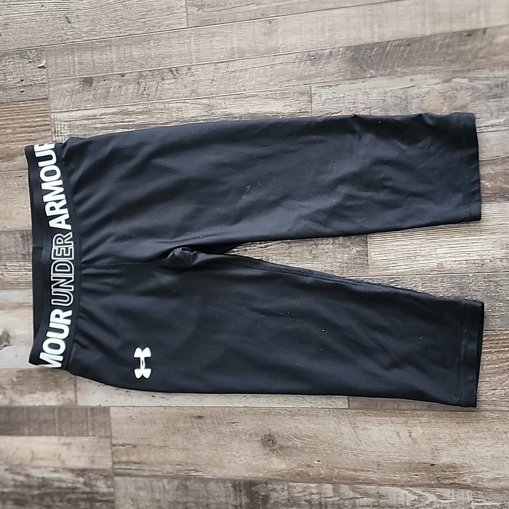 Under Armor 3/4 Length Motion Capri Size Medium - image 1